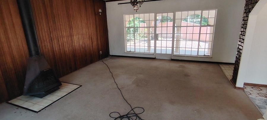 To Let 5 Bedroom Property for Rent in Flamwood North West